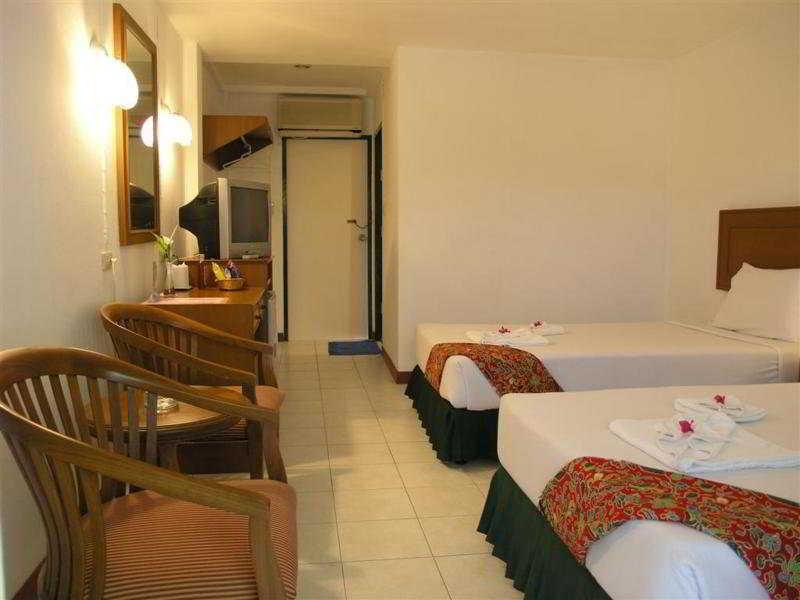 Kamala Beach Inn Phuket Ngoại thất bức ảnh