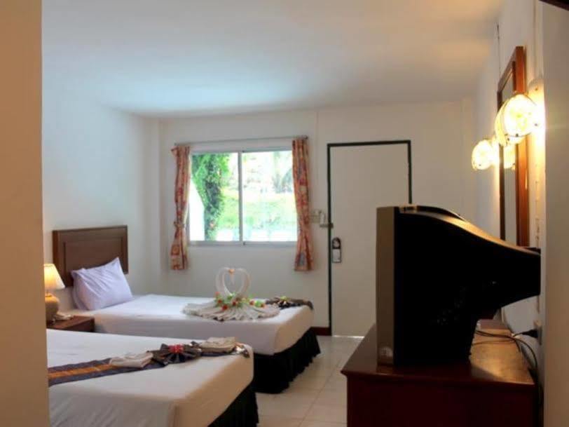 Kamala Beach Inn Phuket Ngoại thất bức ảnh